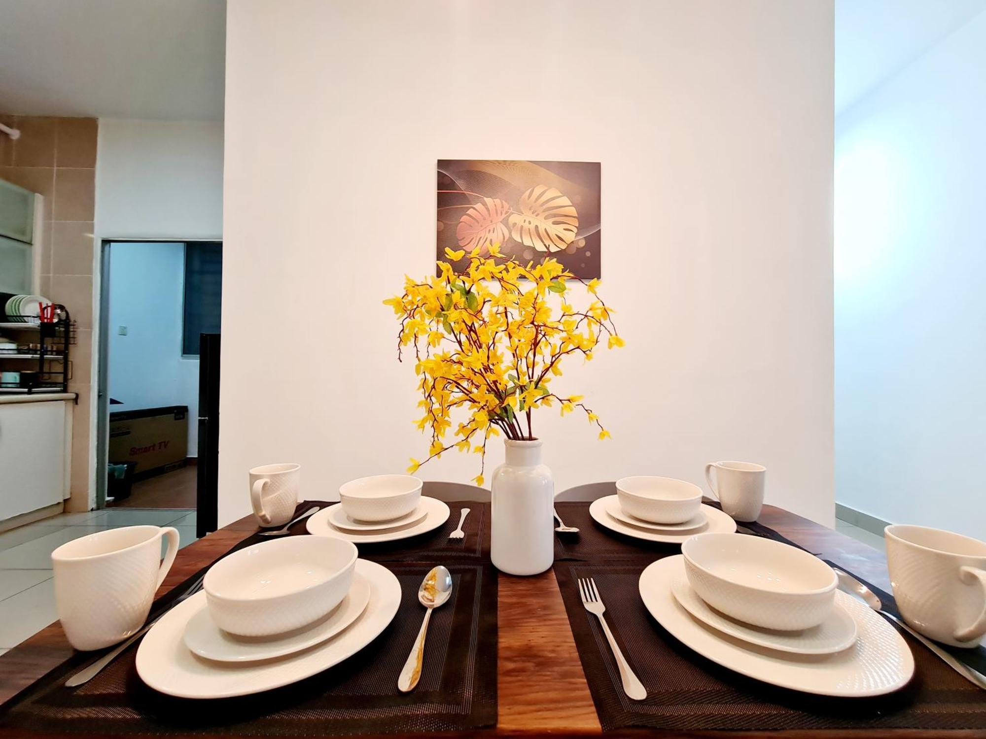 Apartment 8 Guest 3 Oug E3 Old Klang Bkt Jalil Pavilion Stadium Mid Valley Bangsar Puchong Ioi *